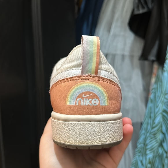 Pink and white Nike’s size 5y - Picture 2 of 3